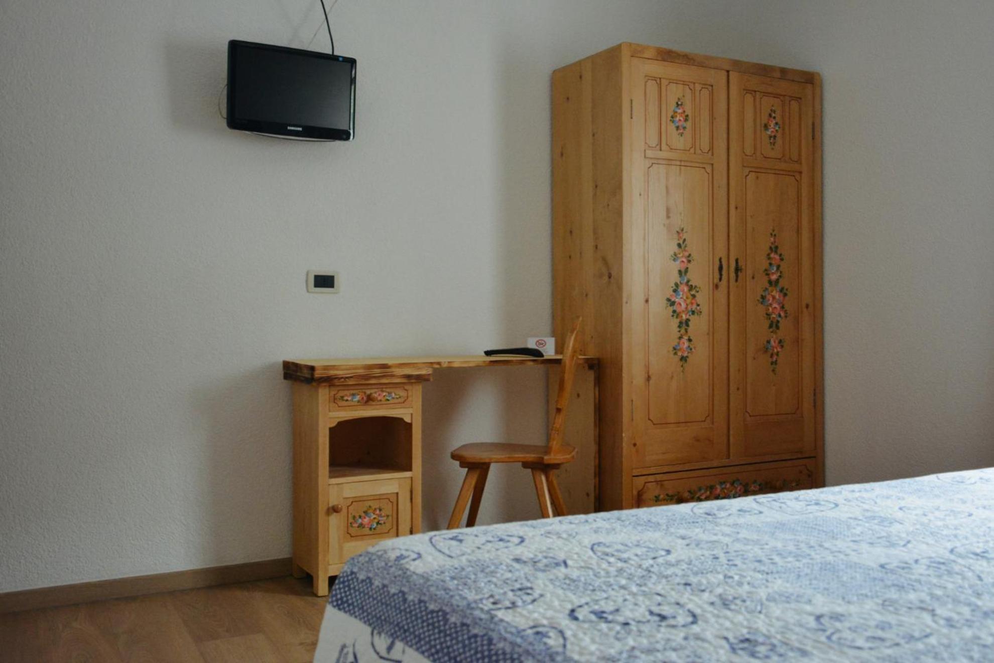 Hotel Nes Crepes Pozza di Fassa Room photo