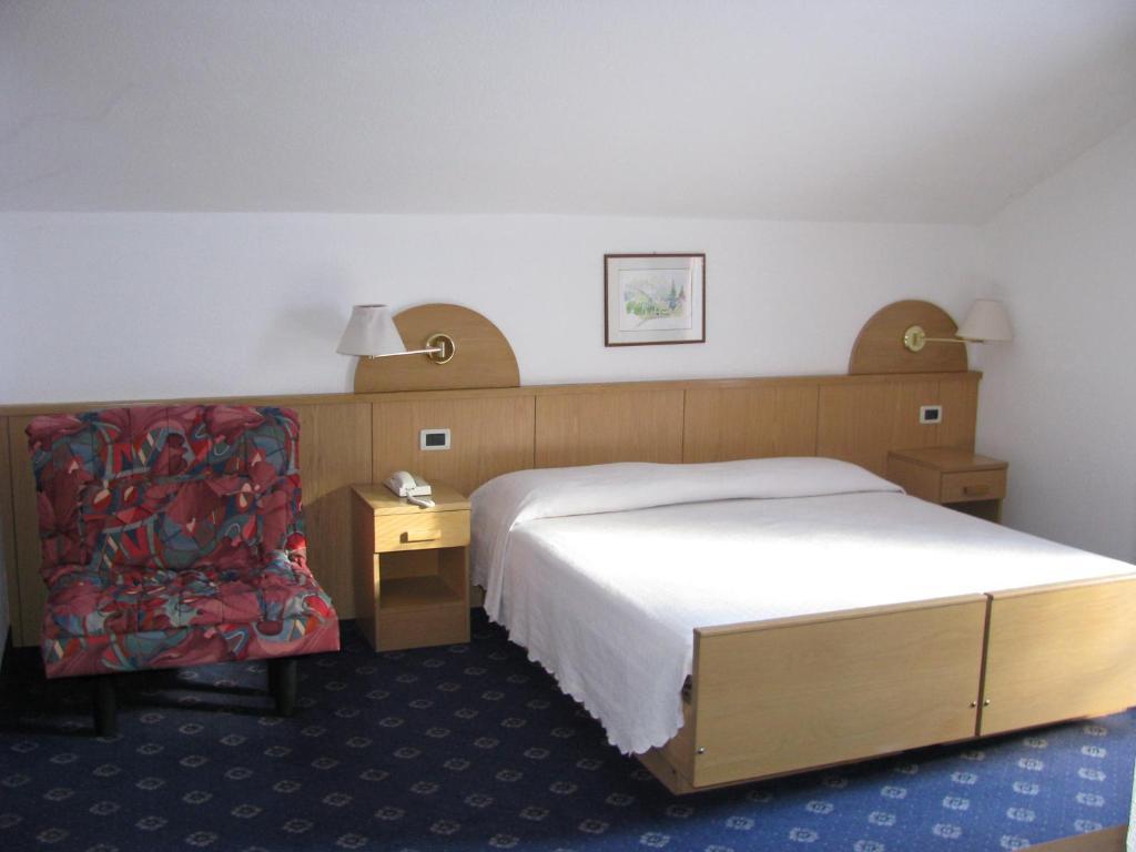 Hotel Nes Crepes Pozza di Fassa Room photo