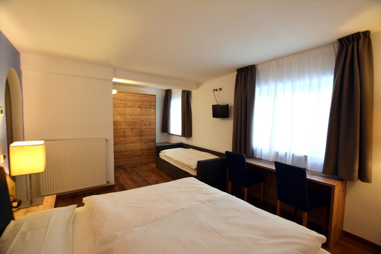 Hotel Nes Crepes Pozza di Fassa Exterior photo