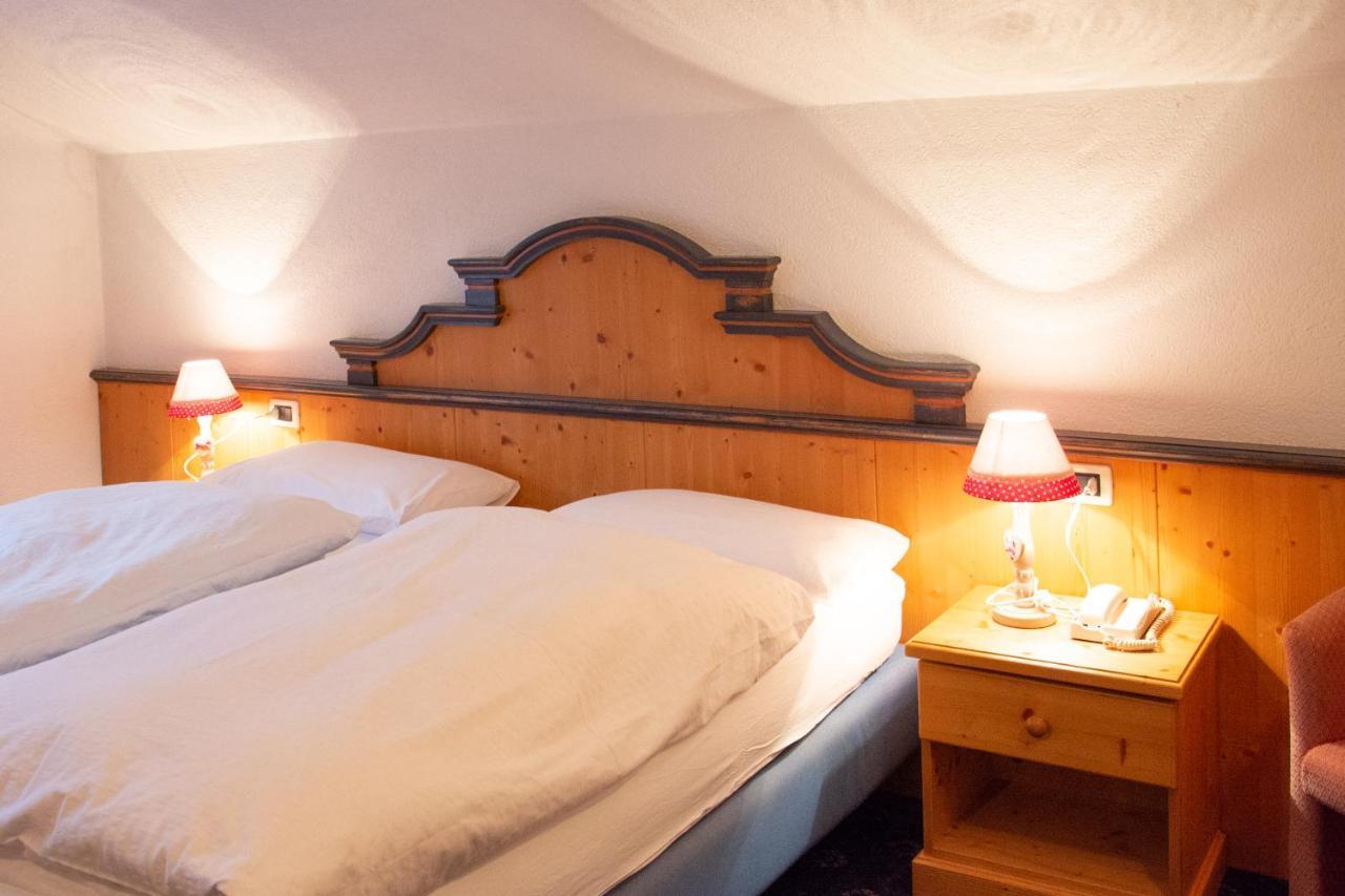 Hotel Nes Crepes Pozza di Fassa Exterior photo