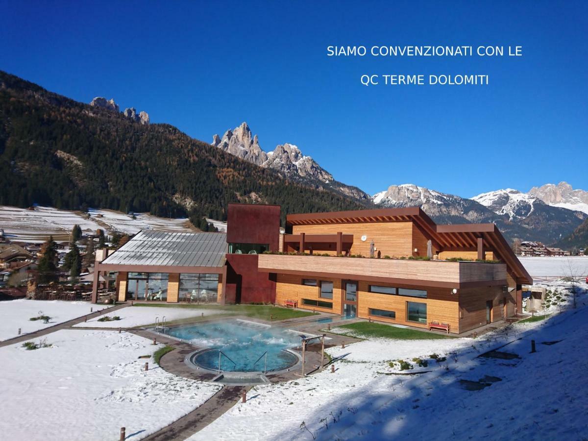 Hotel Nes Crepes Pozza di Fassa Exterior photo