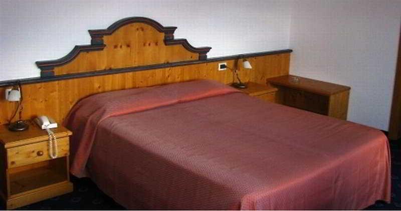 Hotel Nes Crepes Pozza di Fassa Exterior photo